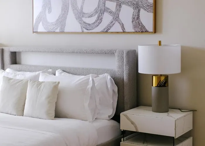 Apartamento Sleeps 7 • Huge Projector • Designated Workspace